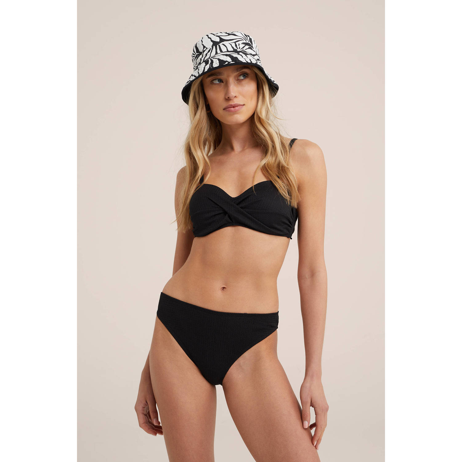 WE Fashion bikinibroekje zwart