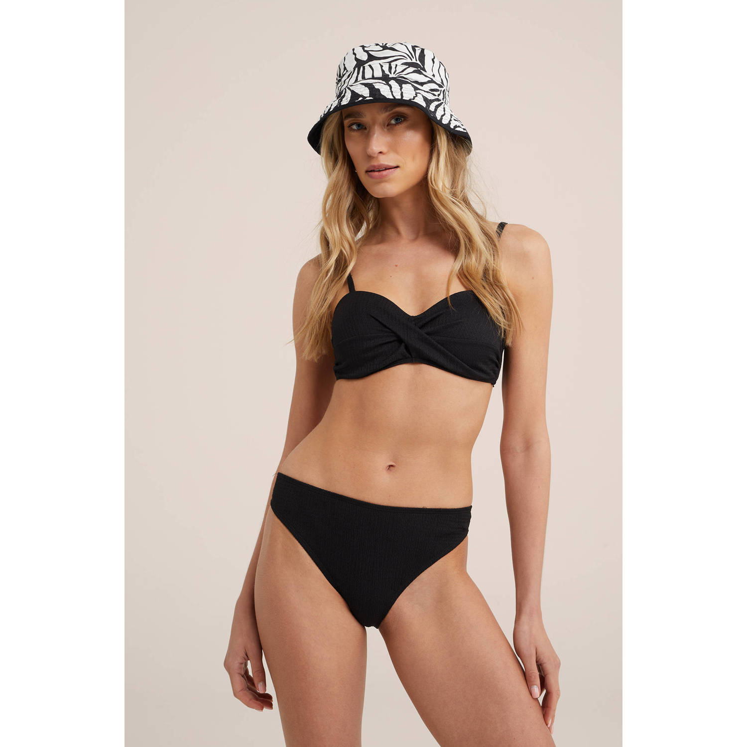 WE Fashion bikinibroekje zwart