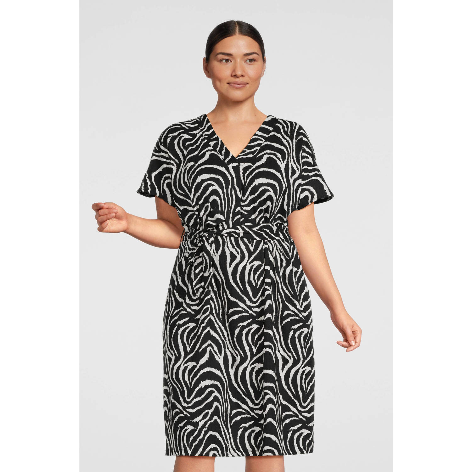 GREAT LOOKS crinkle jurk met V-hals zwart wit