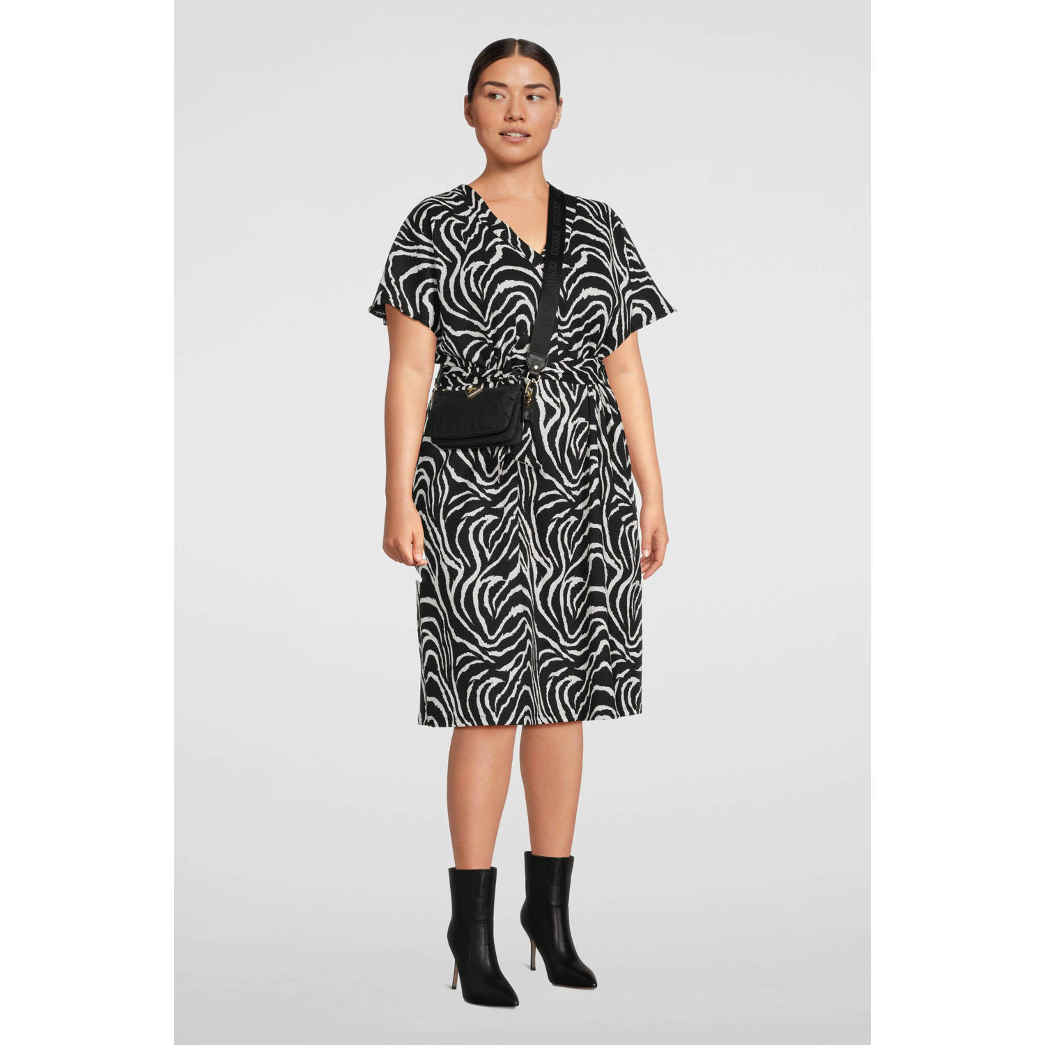 GREAT LOOKS crinkle jurk met V-hals zwart wit
