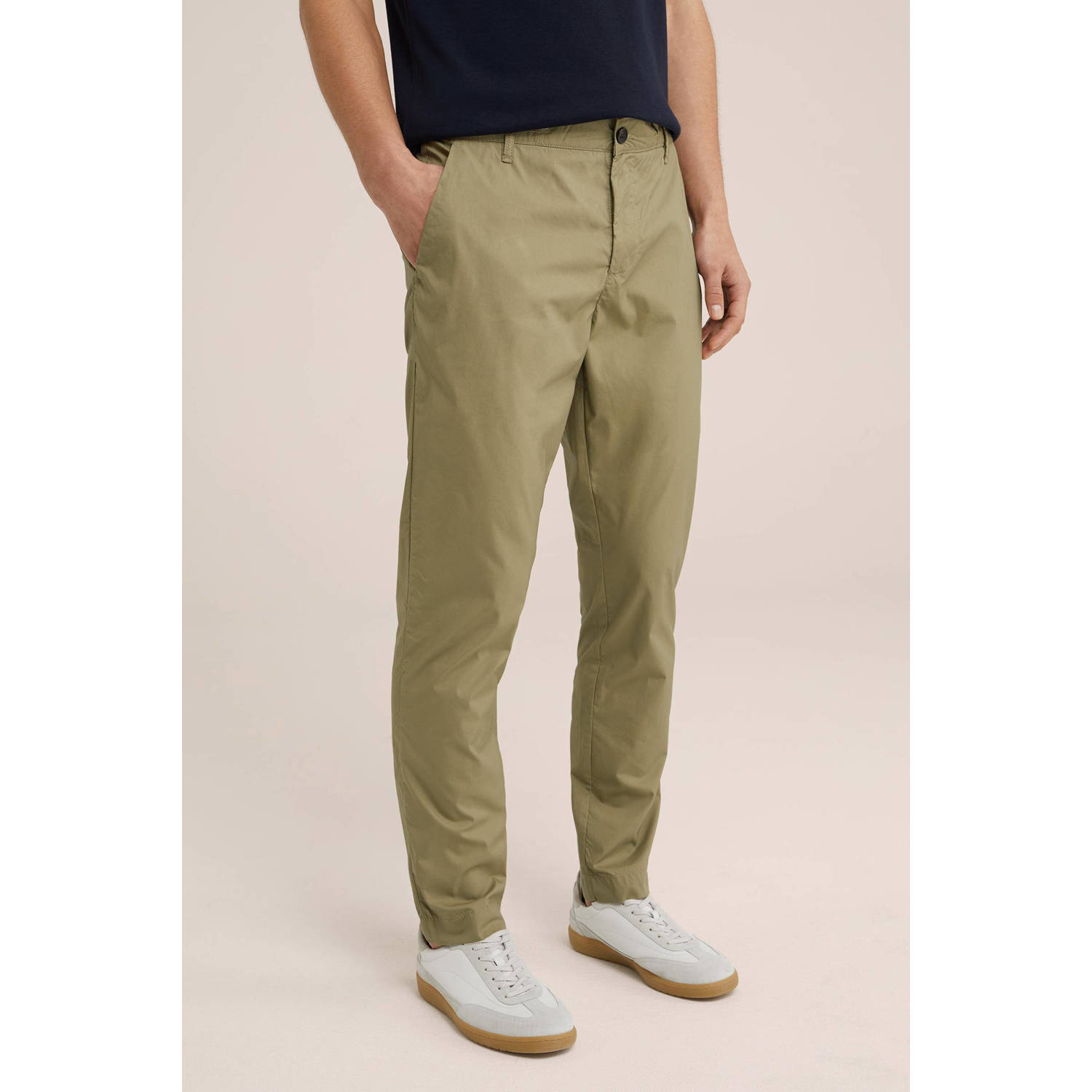 WE Fashion tapered fit chino aloe