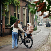 thumbnail: Urban Iki Taâ€”ke fietsstoeltje achter - Sakura Pink/Kurumi Brown