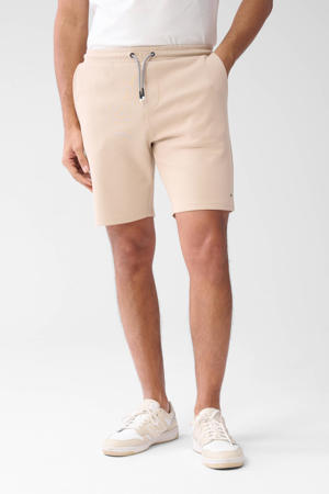 regular fit short sand