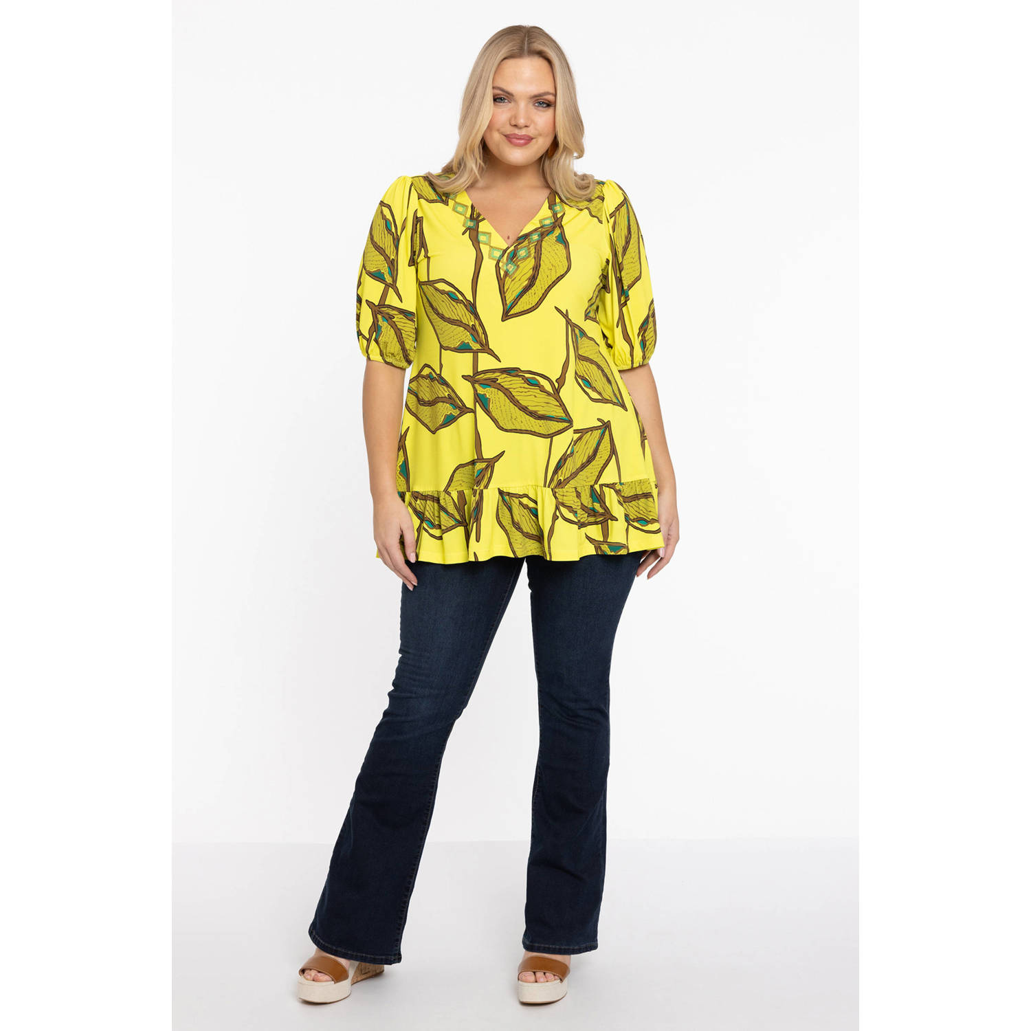 YOEK top DOLCE met all over print geel