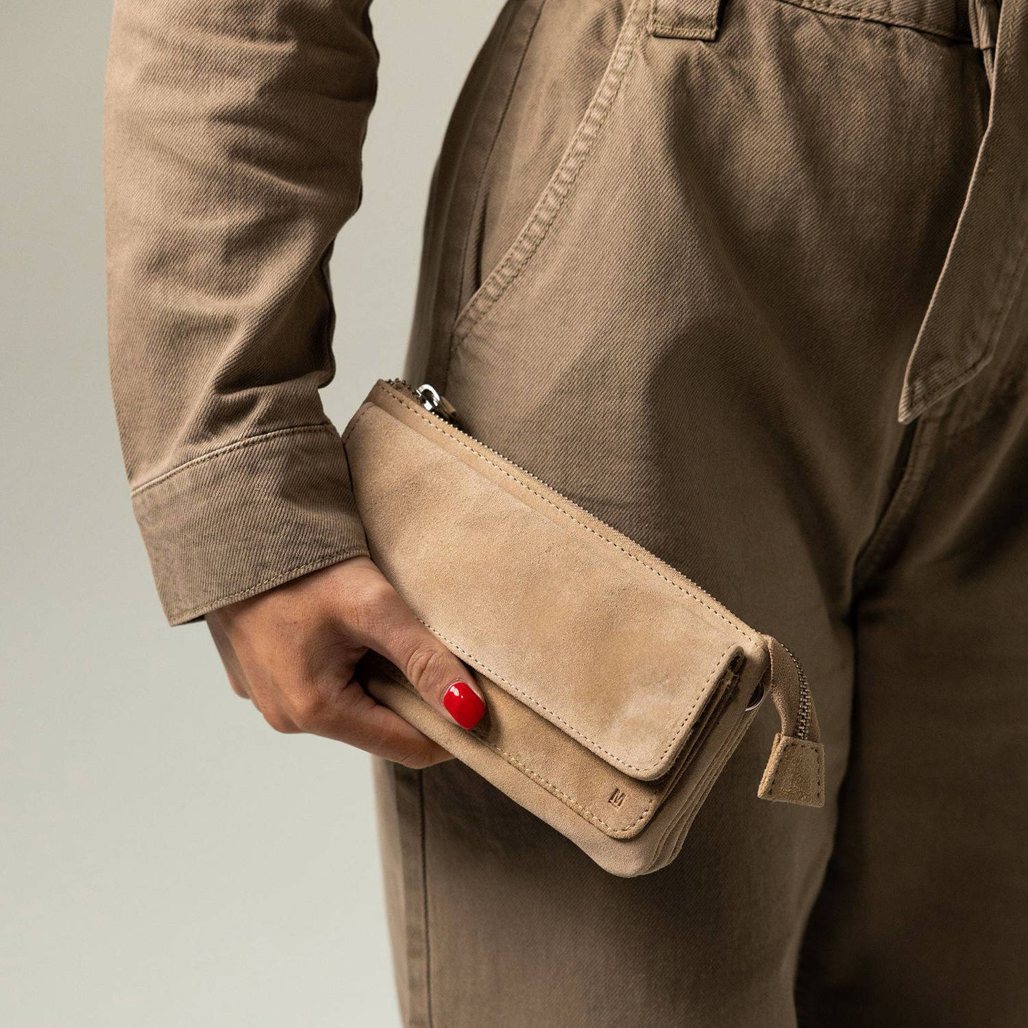 Manfield suede clutch beige