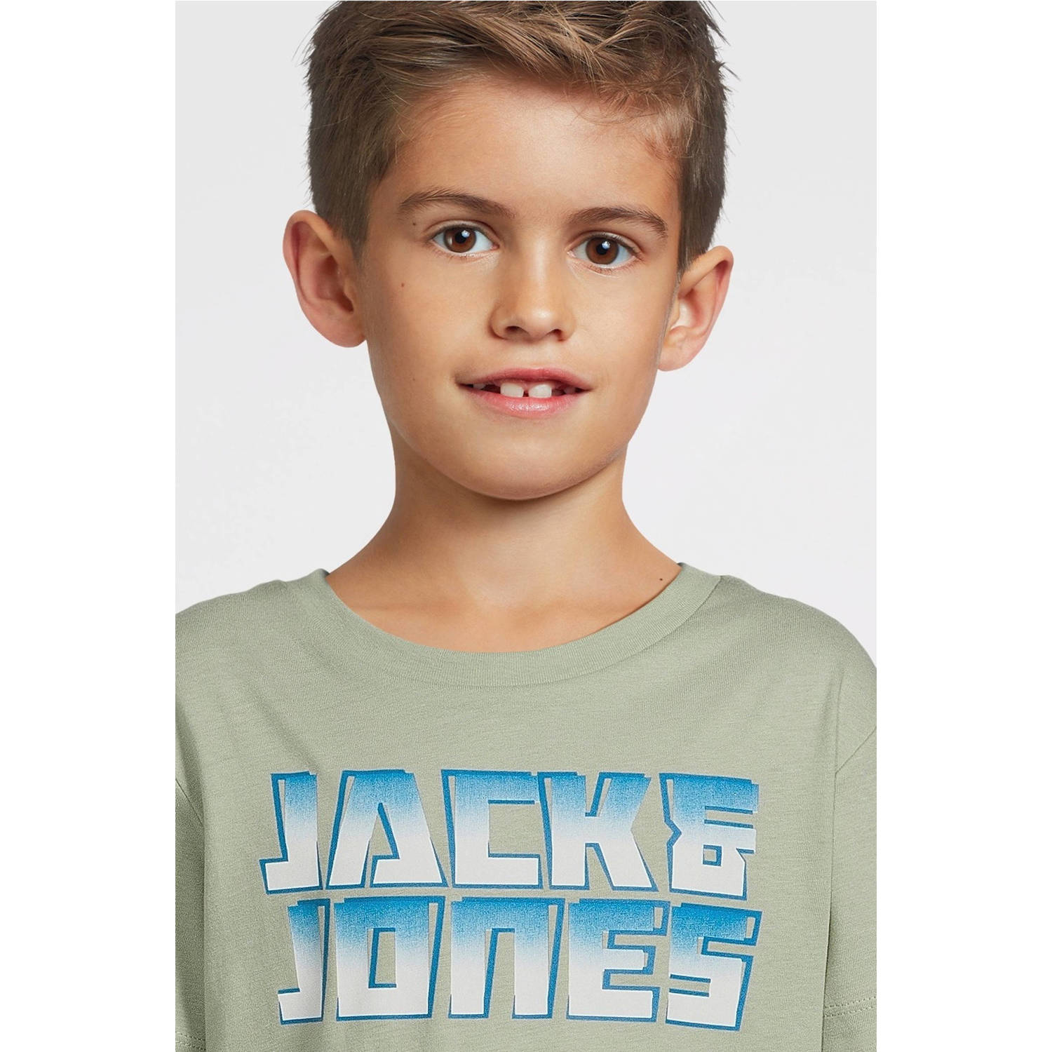 JACK & JONES JUNIOR T-shirt JCOKAPPER met logo saliegroen