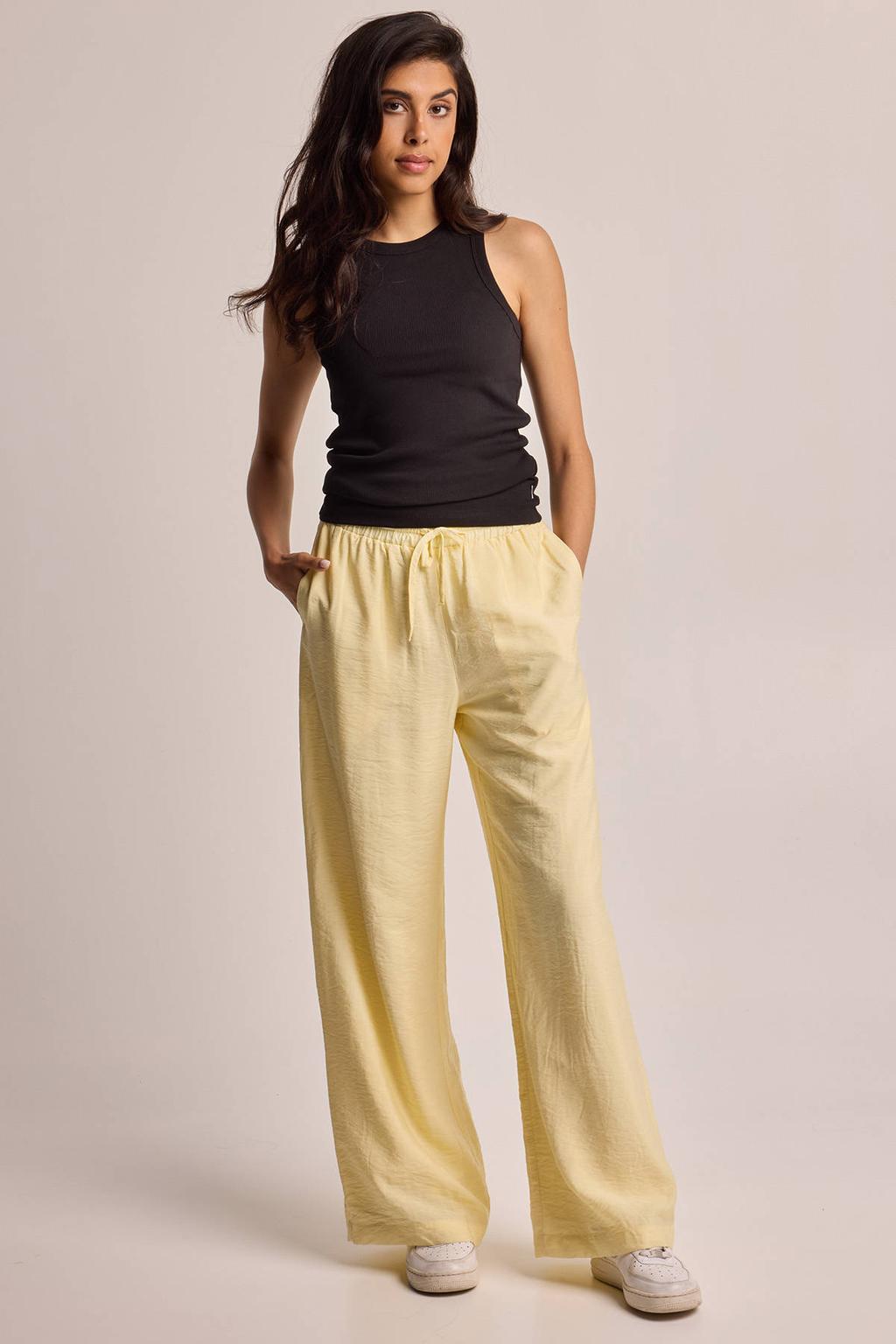 America Today top Gia zwart
