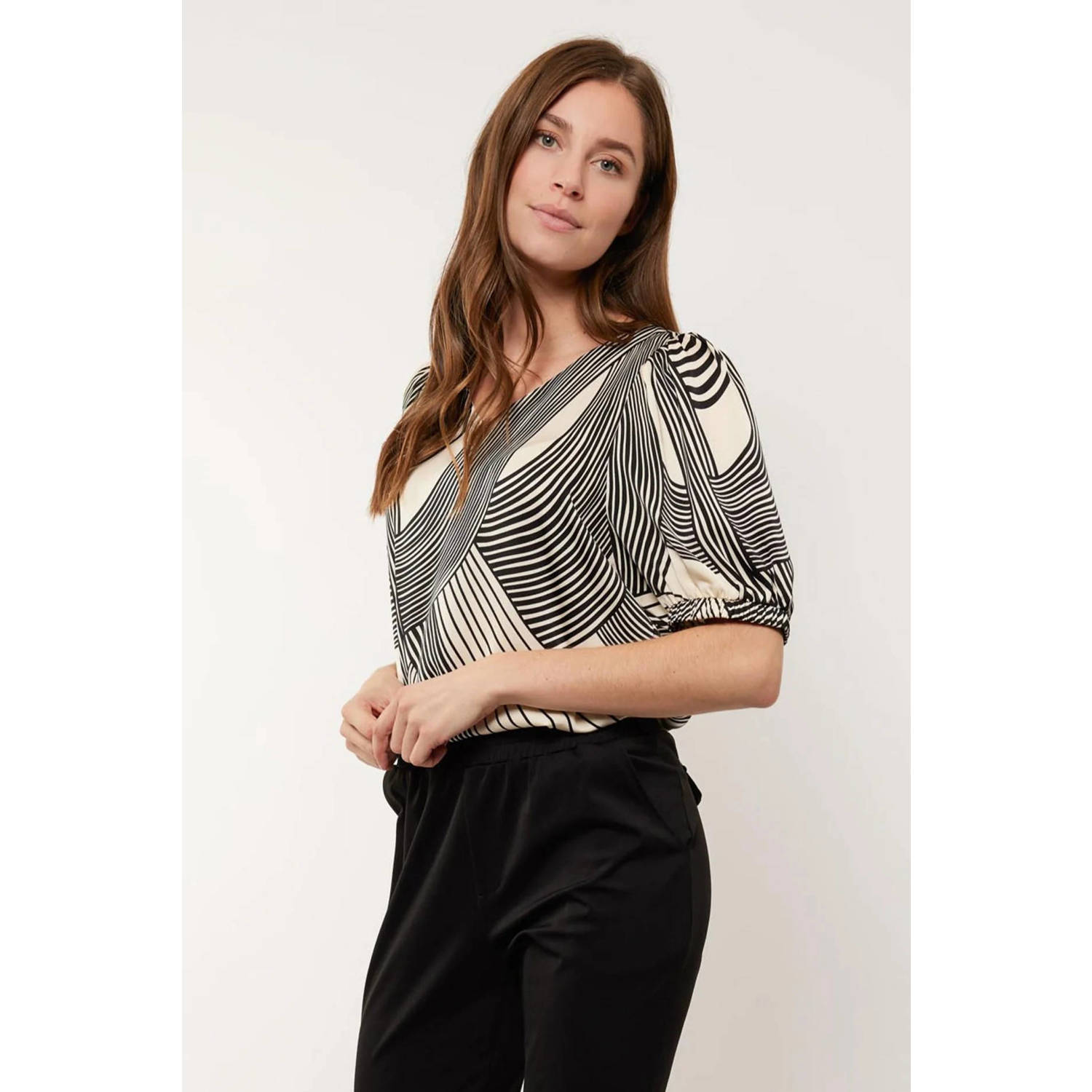 G-maxx blousetop Beau met all overprint zand zwart