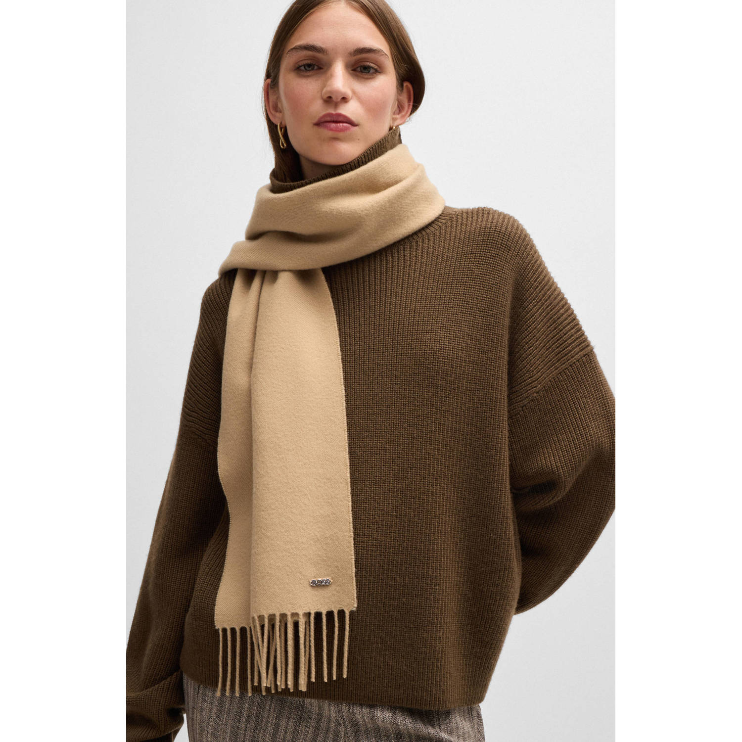 Hugo Boss Elegante Twill Wollen Sjaal met Franjes Beige Dames