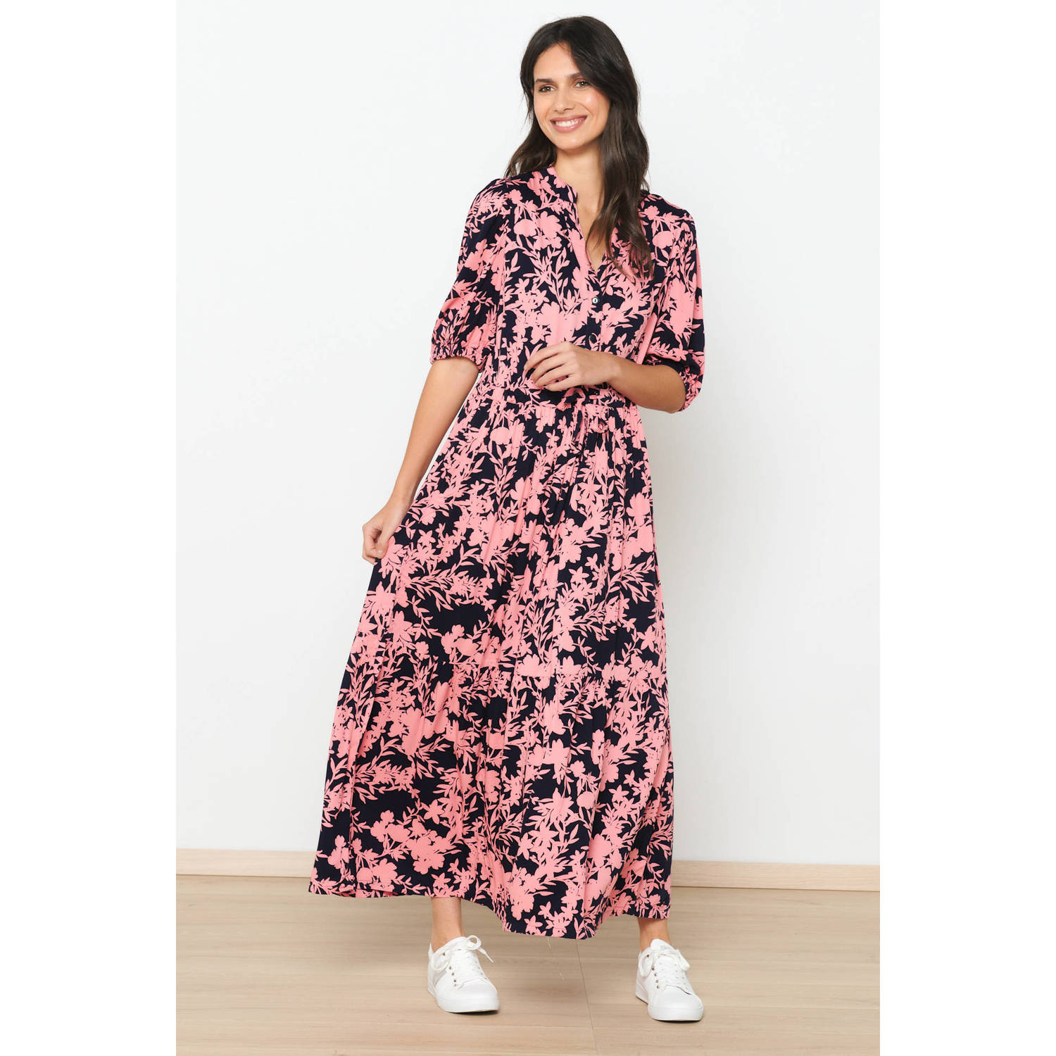 LOLALIZA maxi jurk met all over print en volant roze donkerblauw