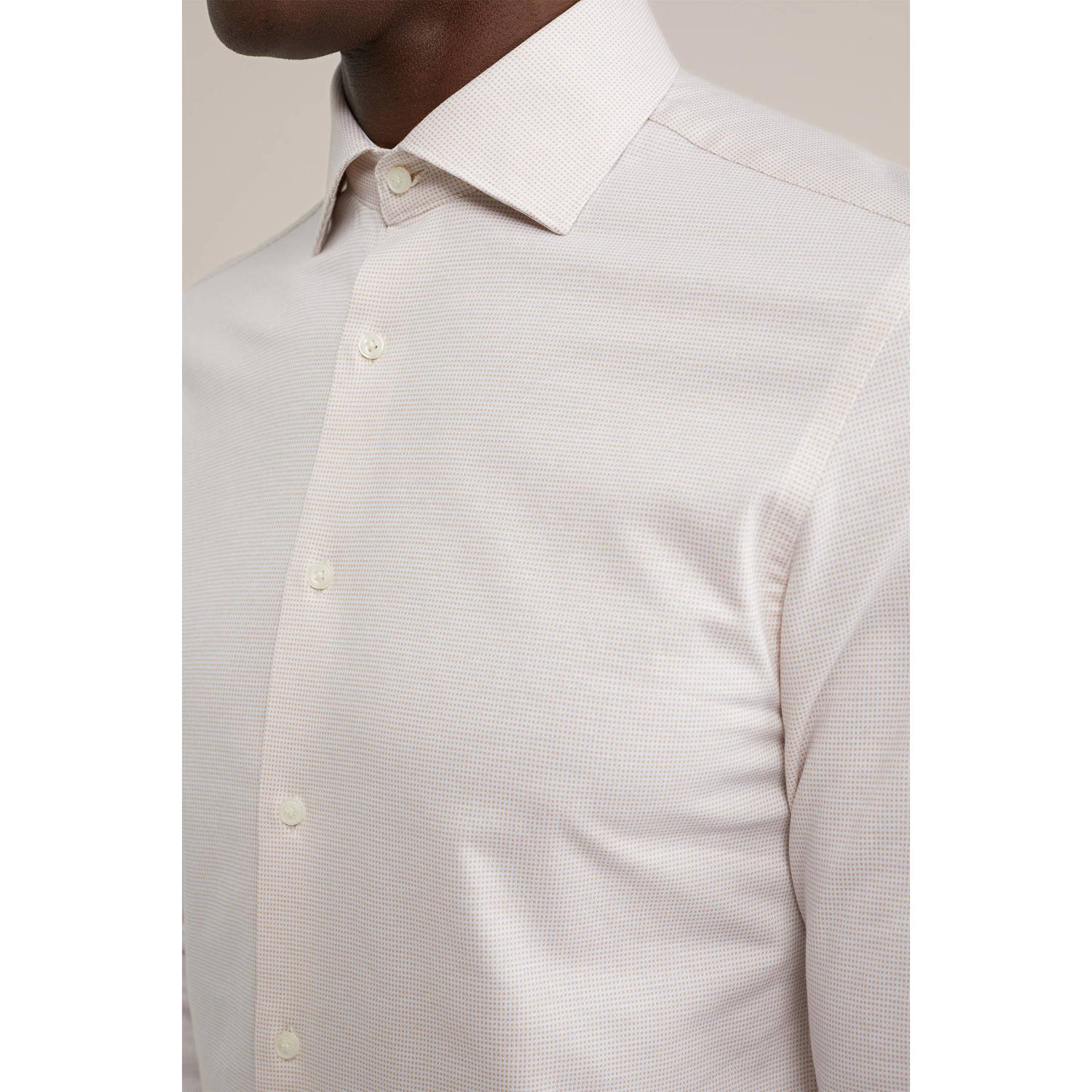 WE Fashion slim fit overhemd met jacquard warm sand