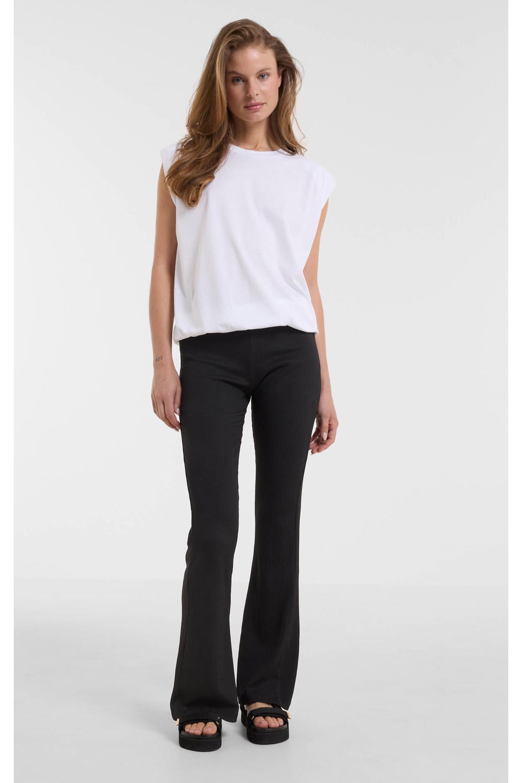 Zwarte dames Anytime crinkle flared broek van jersey met high waist, elastische tailleband en effen