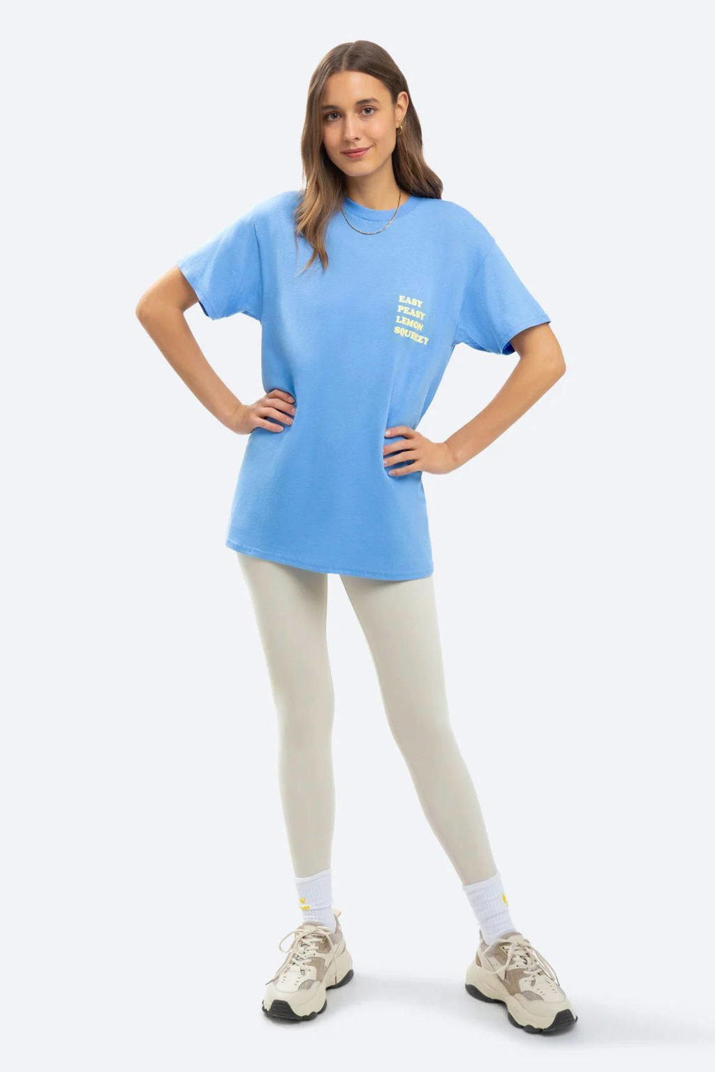 Lichtblauw en lichtgele dames On Vacation Club T-shirt Lemon Squeezy van katoen met backprint en korte mouwen