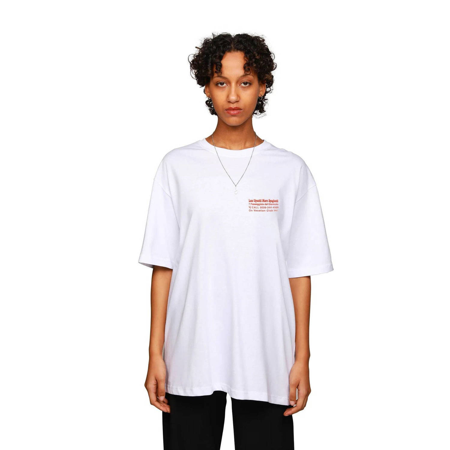 On Vacation Club T-shirt Less Upsetti met backprint wit rood