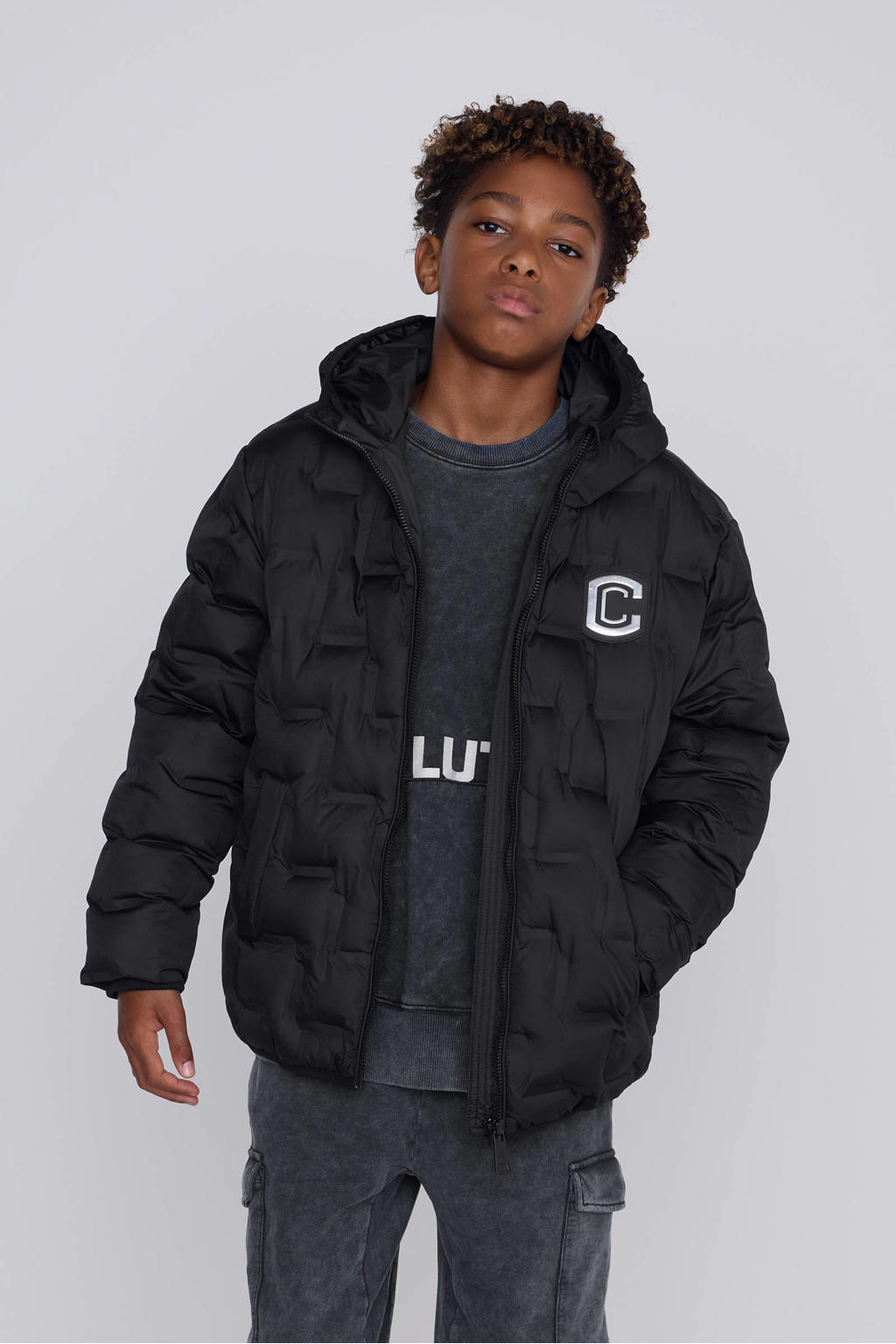 Zwarte jongens Coolcat Puffer Winterjas Jude Relief met lange mouwen, capuchon en ritssluiting