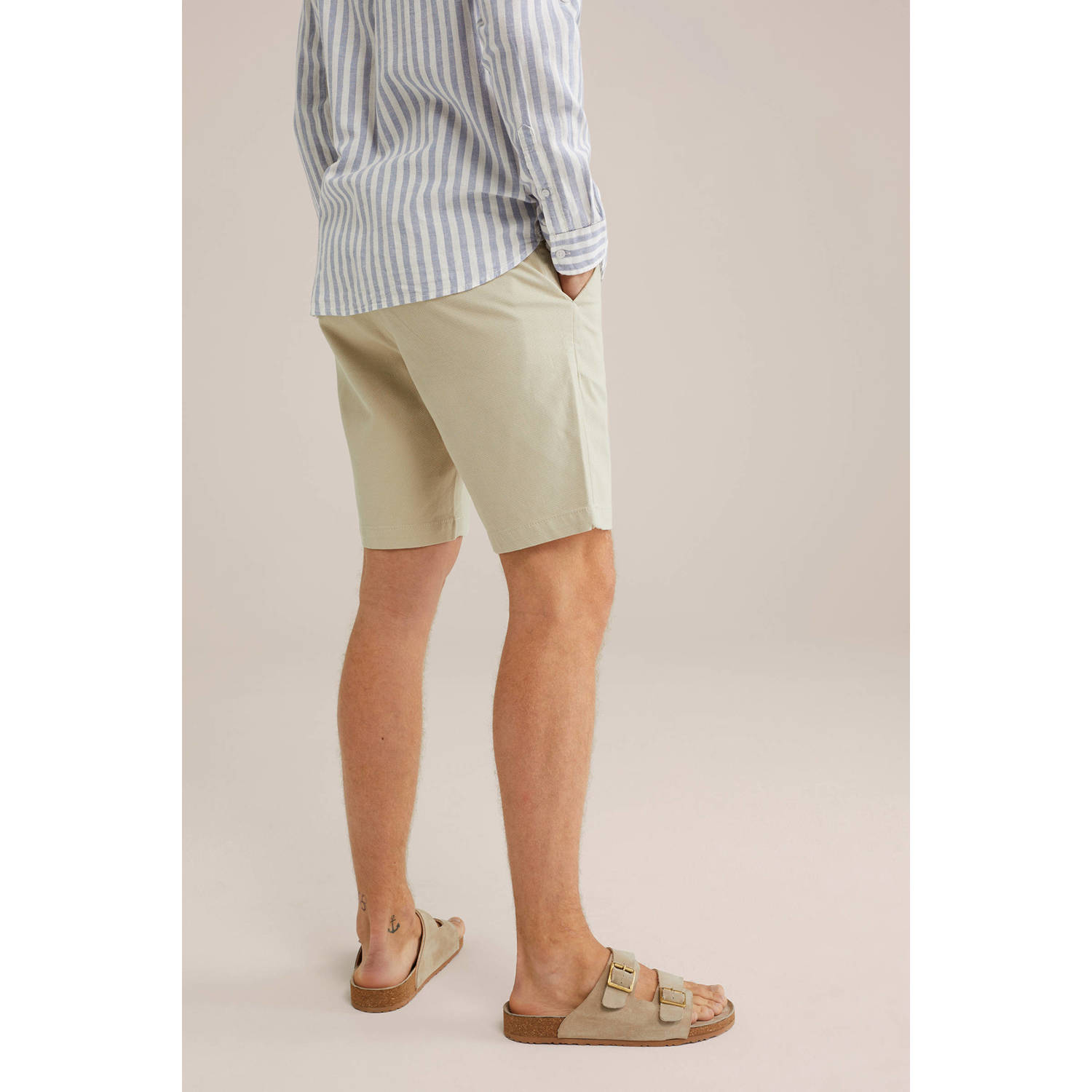 WE Fashion regular fit short otter