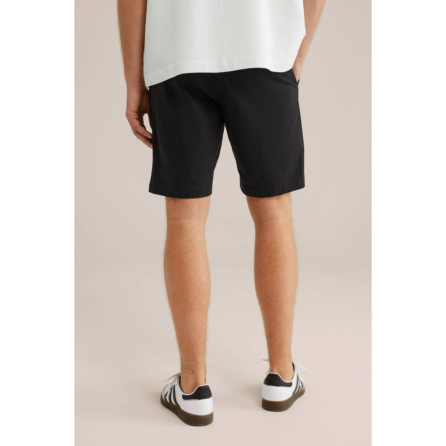 WE Fashion regular fit short zwart