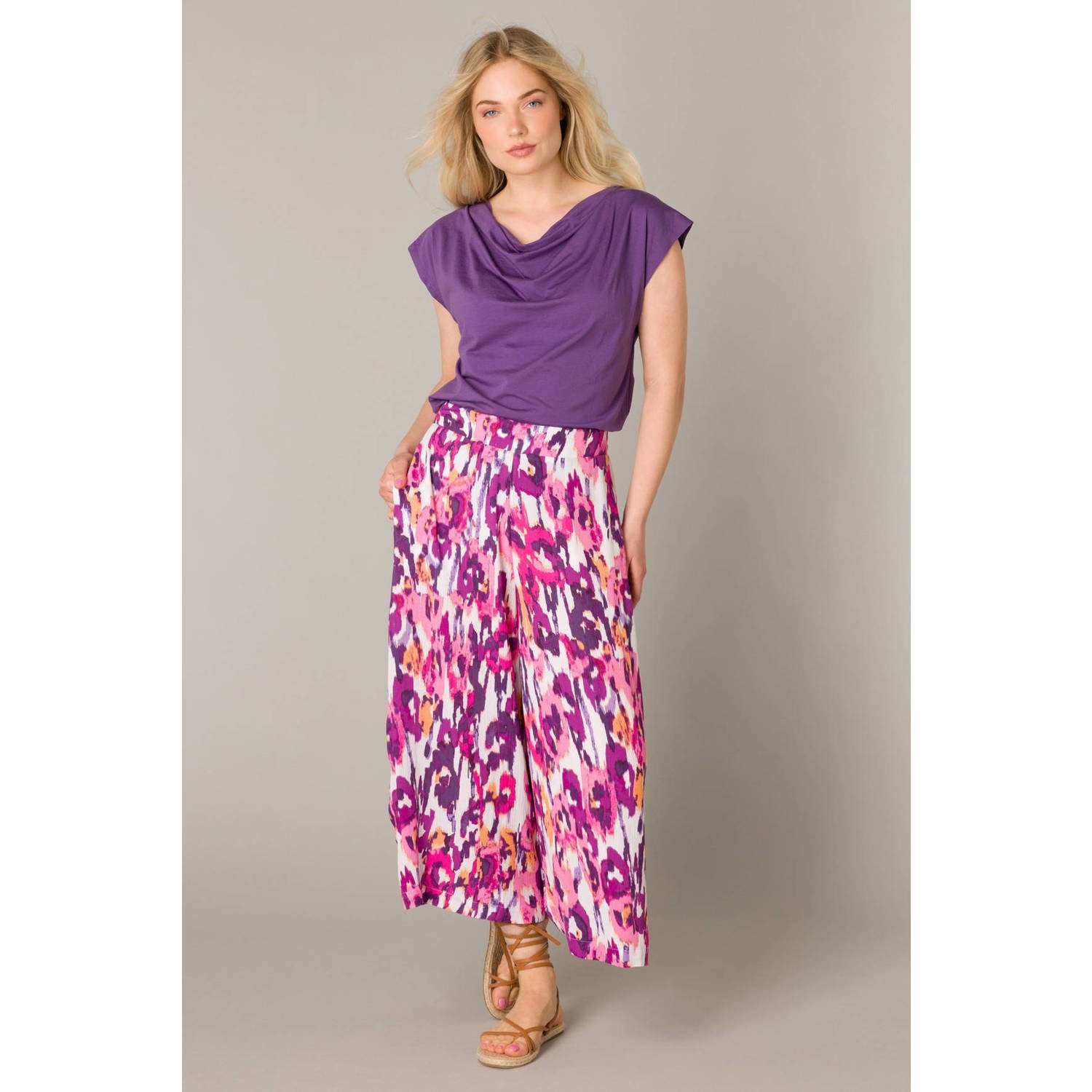Yest high waist loose fit broek met all over print roze fuchsia wit