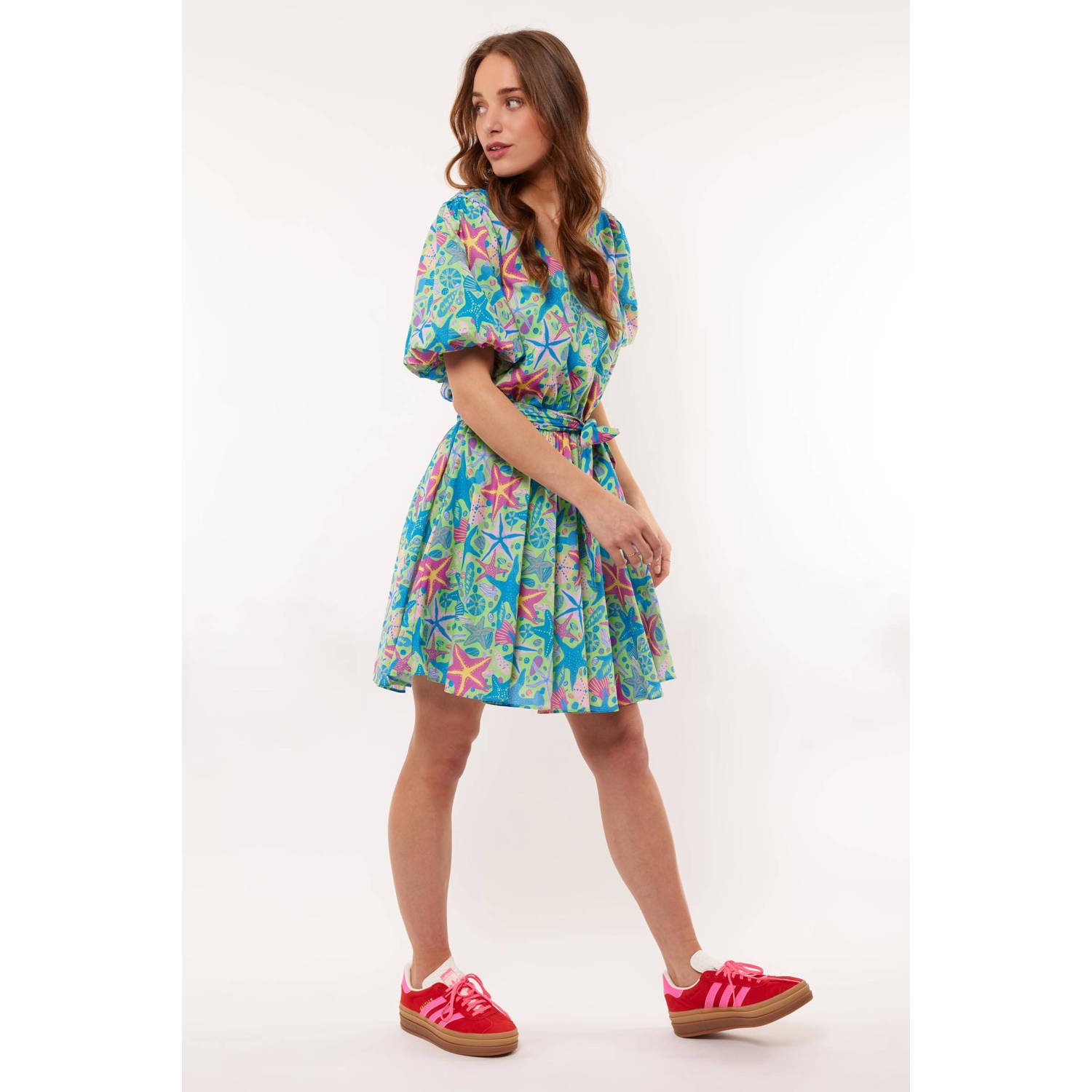 FLURESK jurk Lysa met all over print en ceintuur blauw lichtgroen