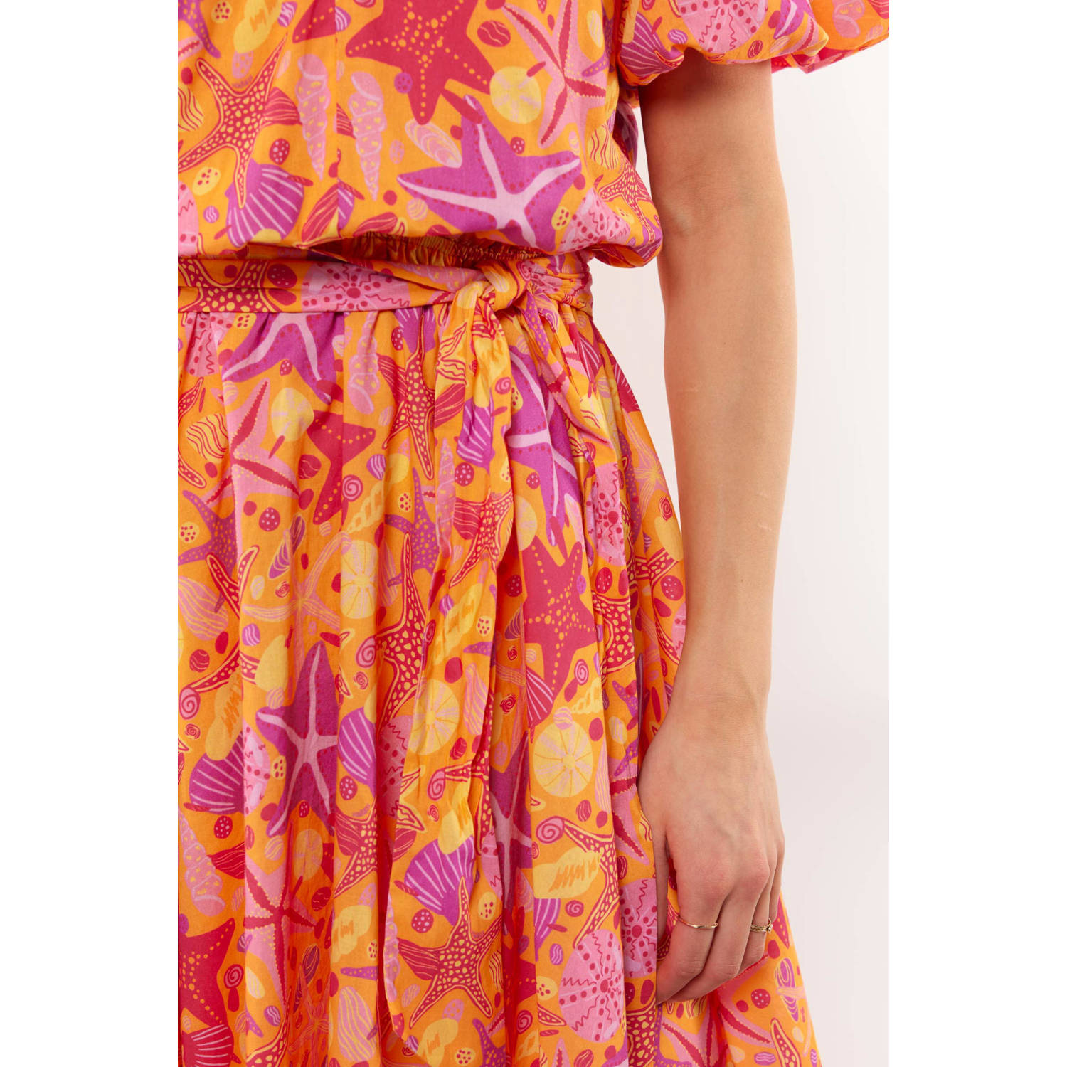 FLURESK jurk Lysa met all over print en ceintuur oranje roze