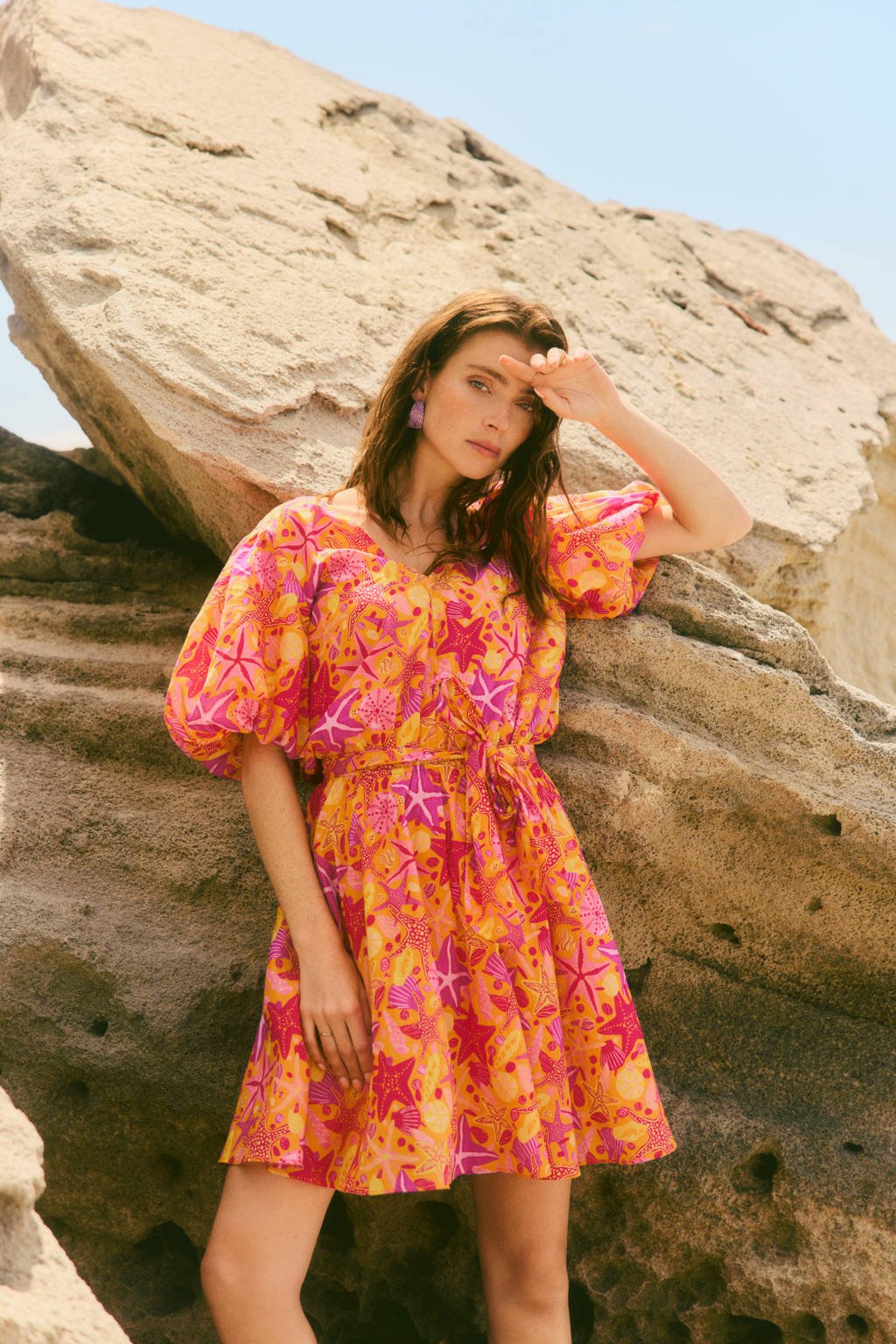 FLURESK jurk Lysa met all over print en ceintuur oranje/ roze