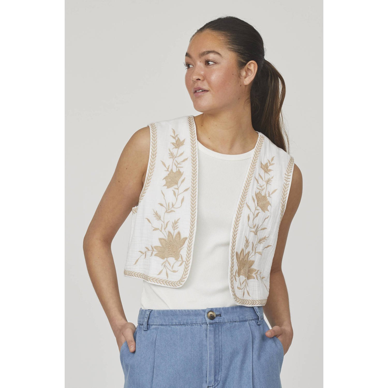 SisterS Point gilet met all over print en borduursels wit zand