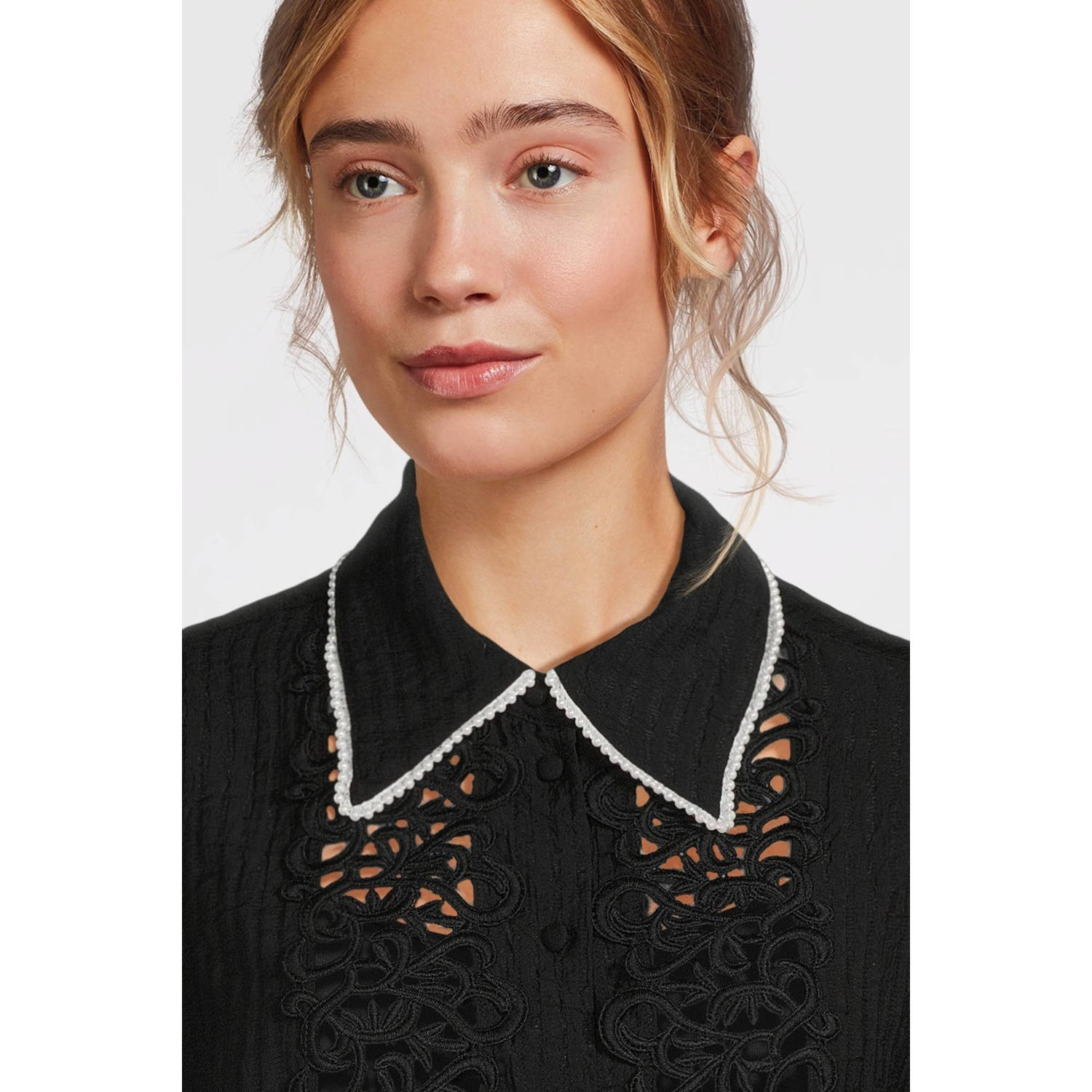 Aaiko blouse met borduursels zwart