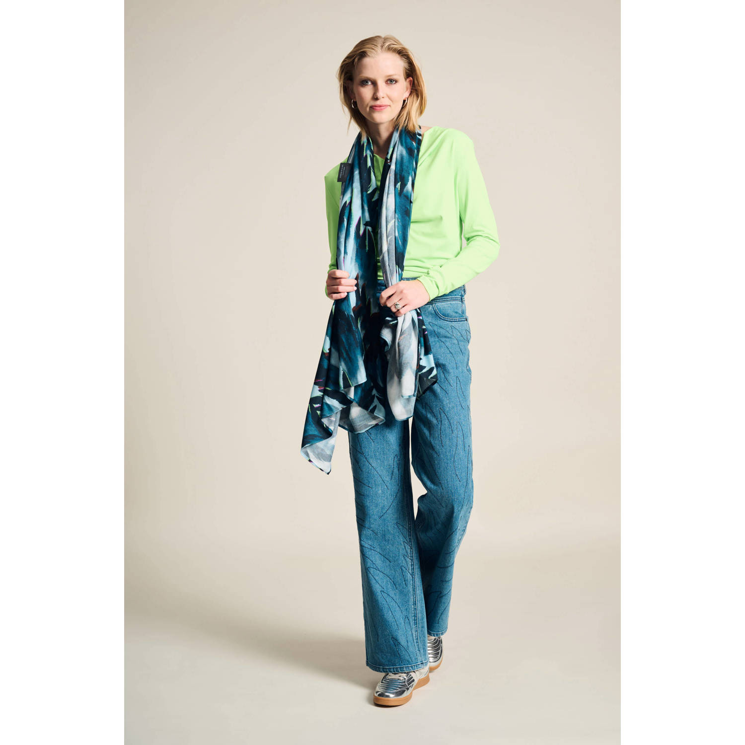 POM Amsterdam sjaal met all over print blauw