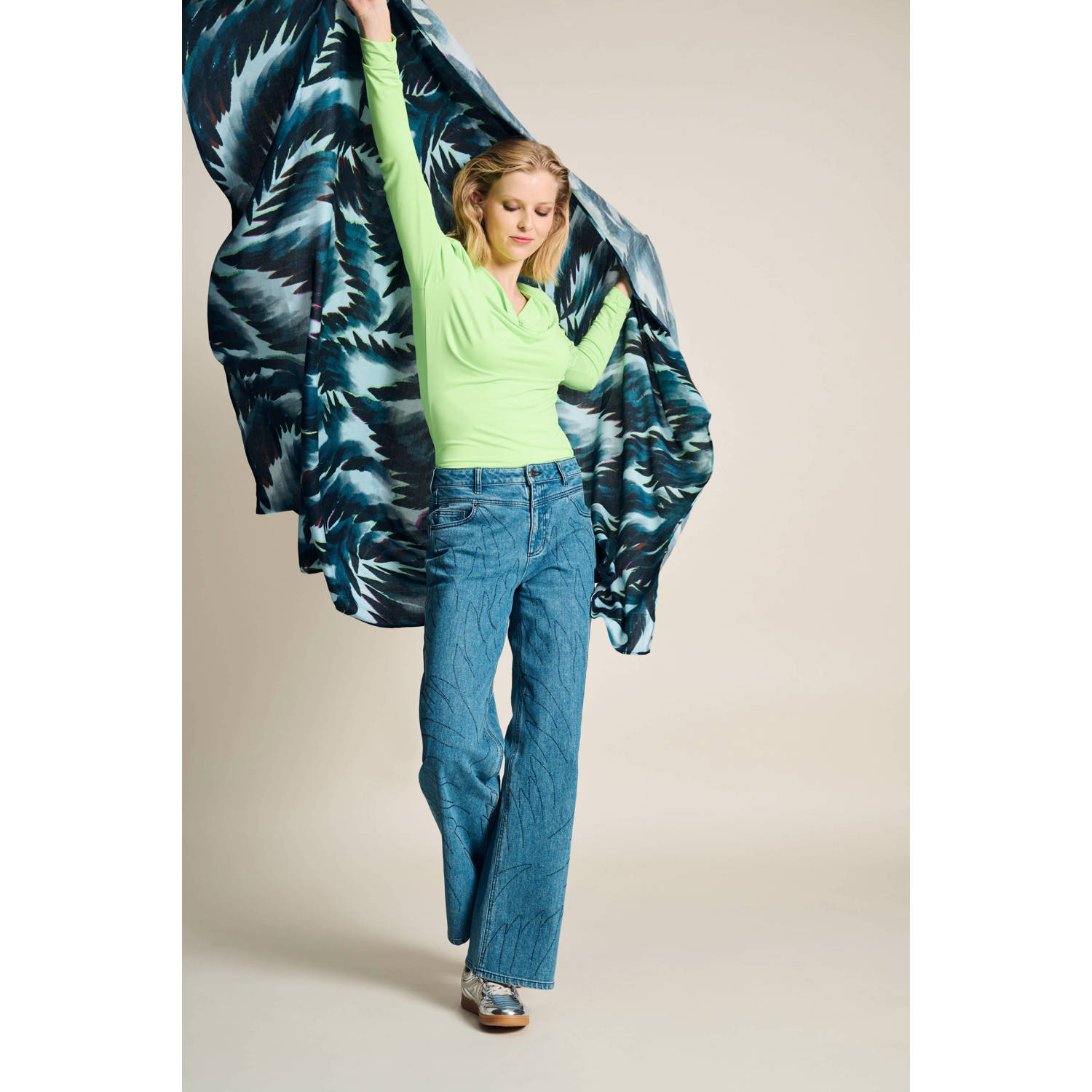 POM Amsterdam sjaal met all over print blauw