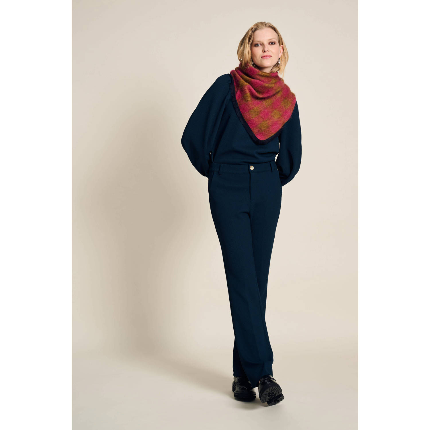 POM Amsterdam sjaal met all over print oker roze