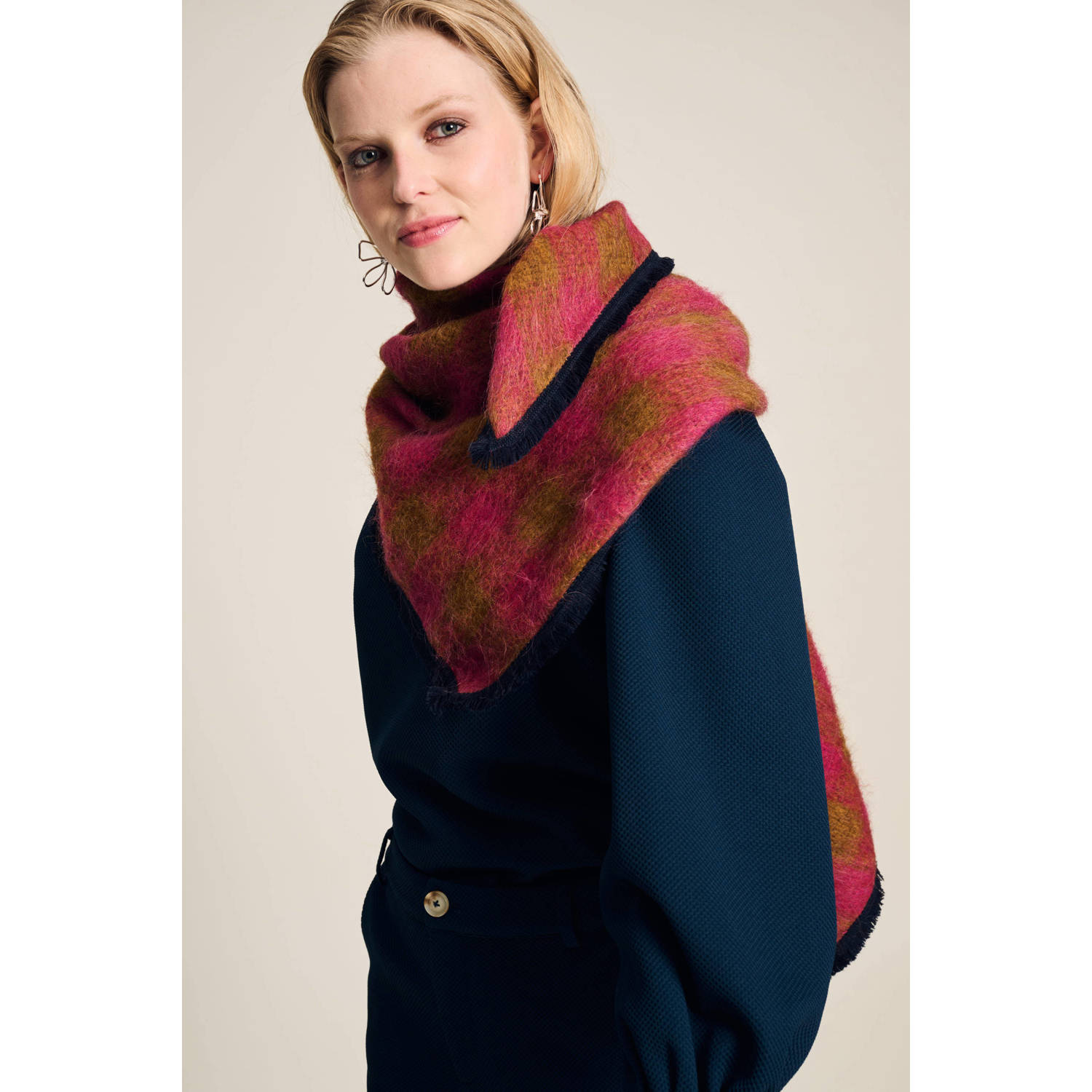 POM Amsterdam sjaal met all over print oker roze