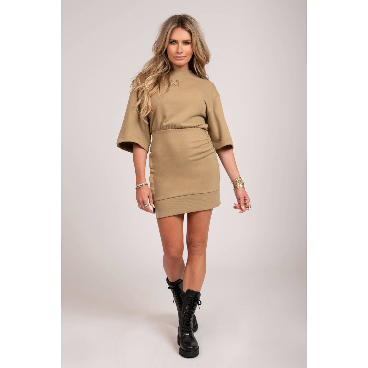 NIKKIE sweatjurk camel