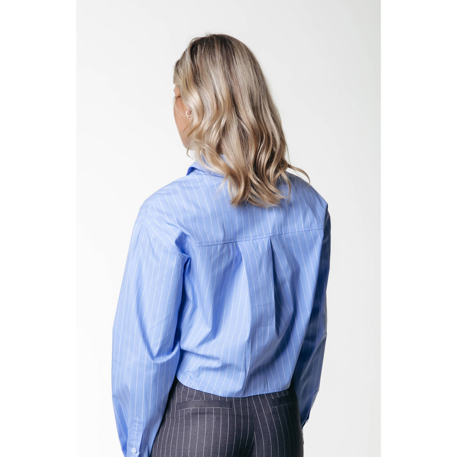 Colourful Rebel cropped blouse Aliya met streep blauw wit