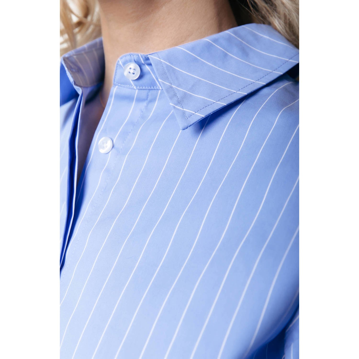 Colourful Rebel cropped blouse Aliya met streep blauw wit