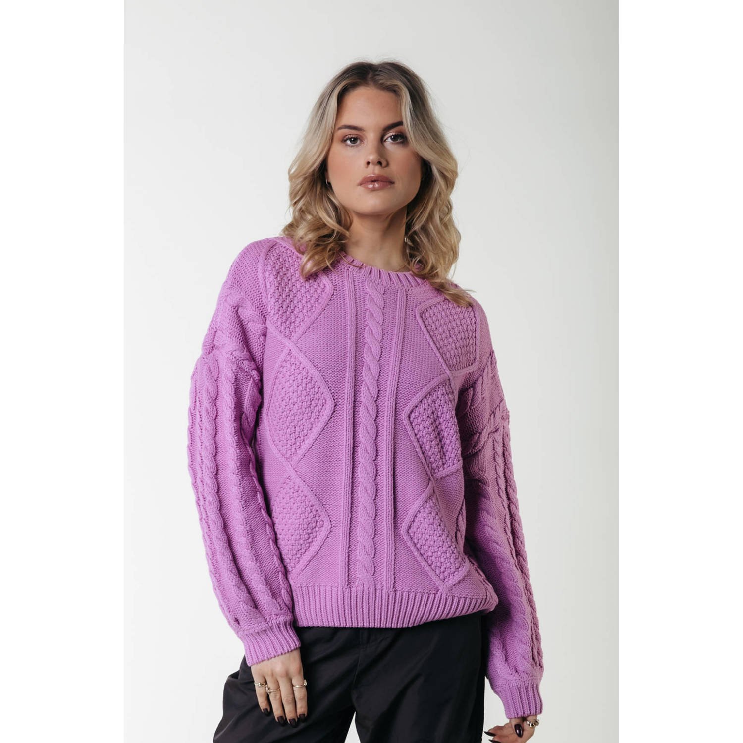 COLOURFUL REBEL Dames Truien & Vesten Olivia Cable Knitweat Sweater Roze