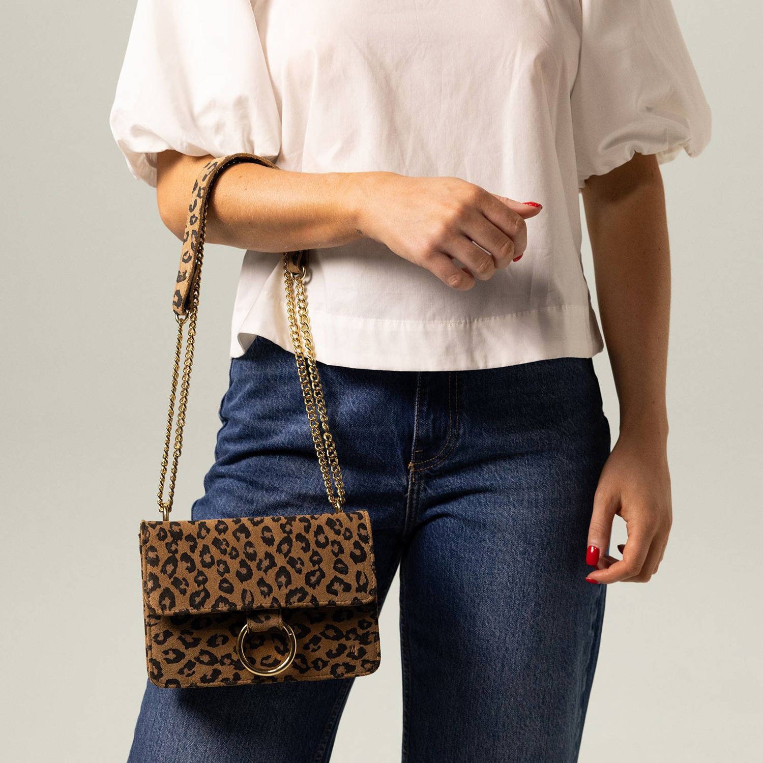 Manfield suède crossbody tas met panterprint bruin