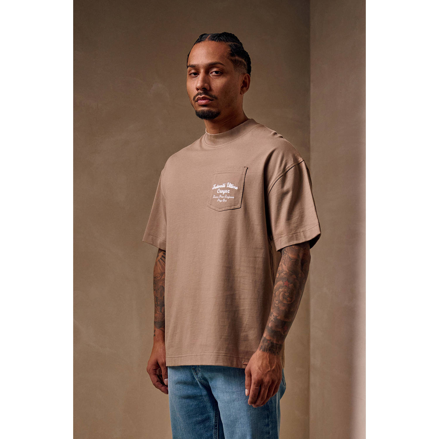 Croyez oversized T-shirt Fraternite met printopdruk bruin