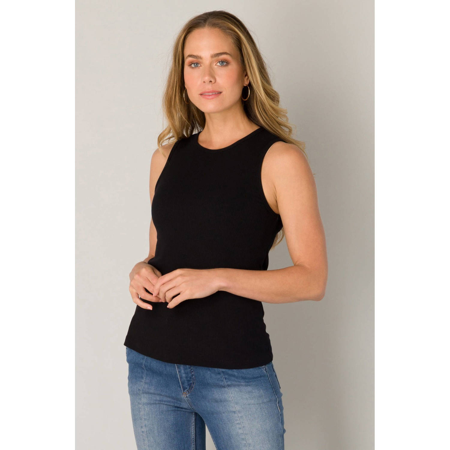 ES&SY mouwloze top zwart rib gebreid