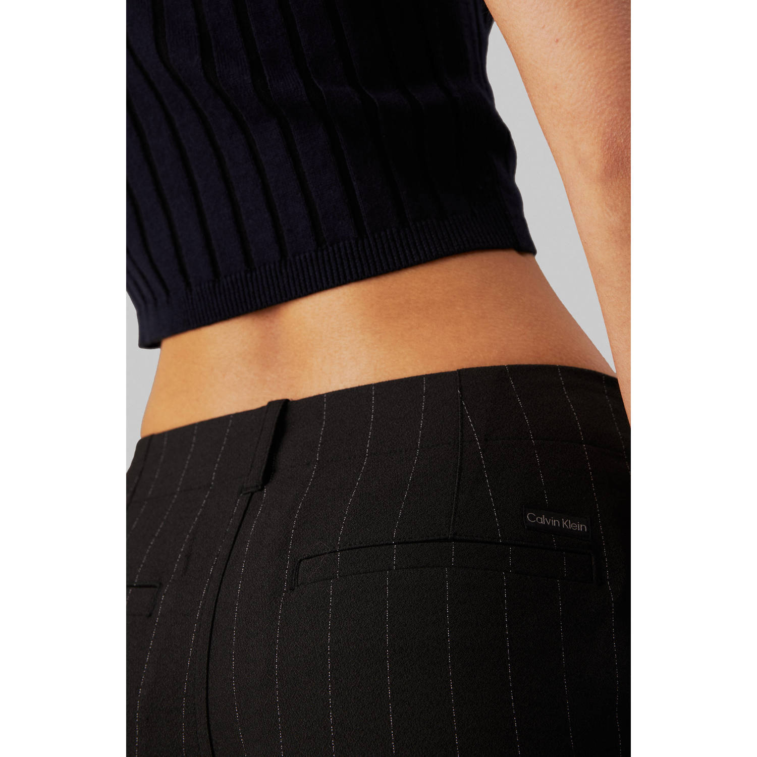 CALVIN KLEIN JEANS low waist straight fit broek met krijtstreep zwart wit