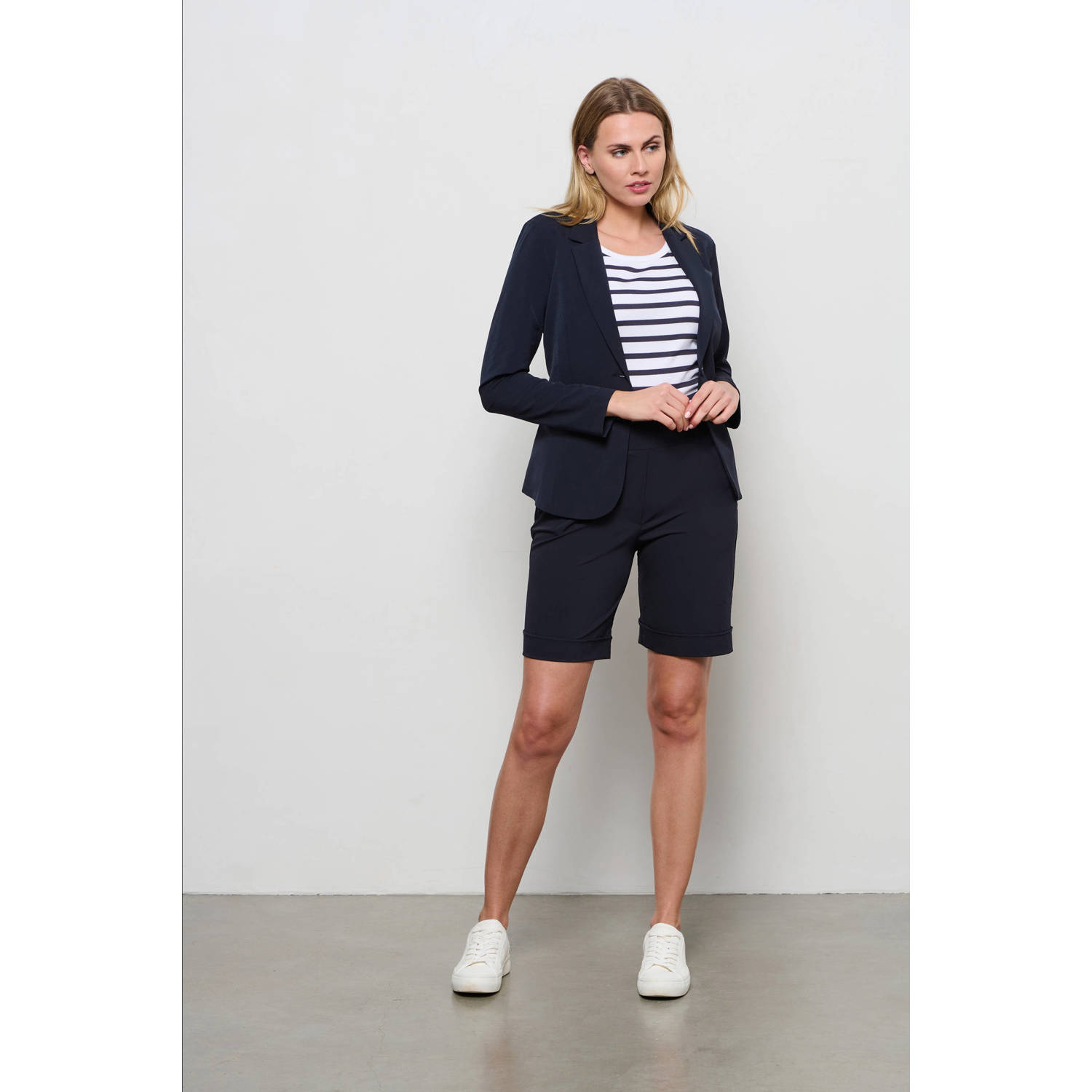 &Co Woman straight fit short PHILIS TRAVEL zwart