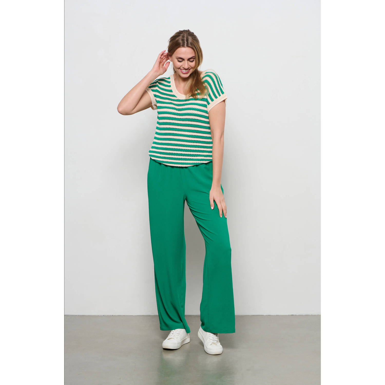 &Co Woman gestreepte fijngebreide top BONITA groen crème