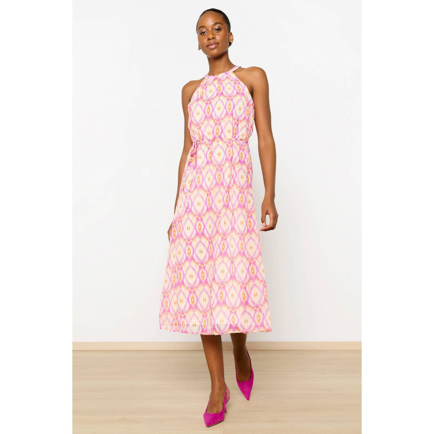 LOLALIZA halter jurk met all over print en open detail roze paars beige