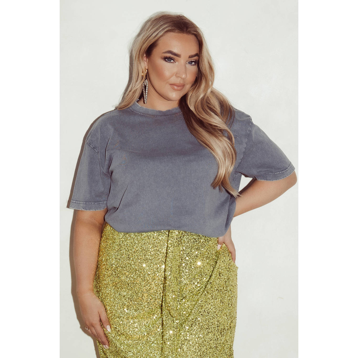 Pinned by K Curve T-shirt Love Yourself Back met backprint antraciet