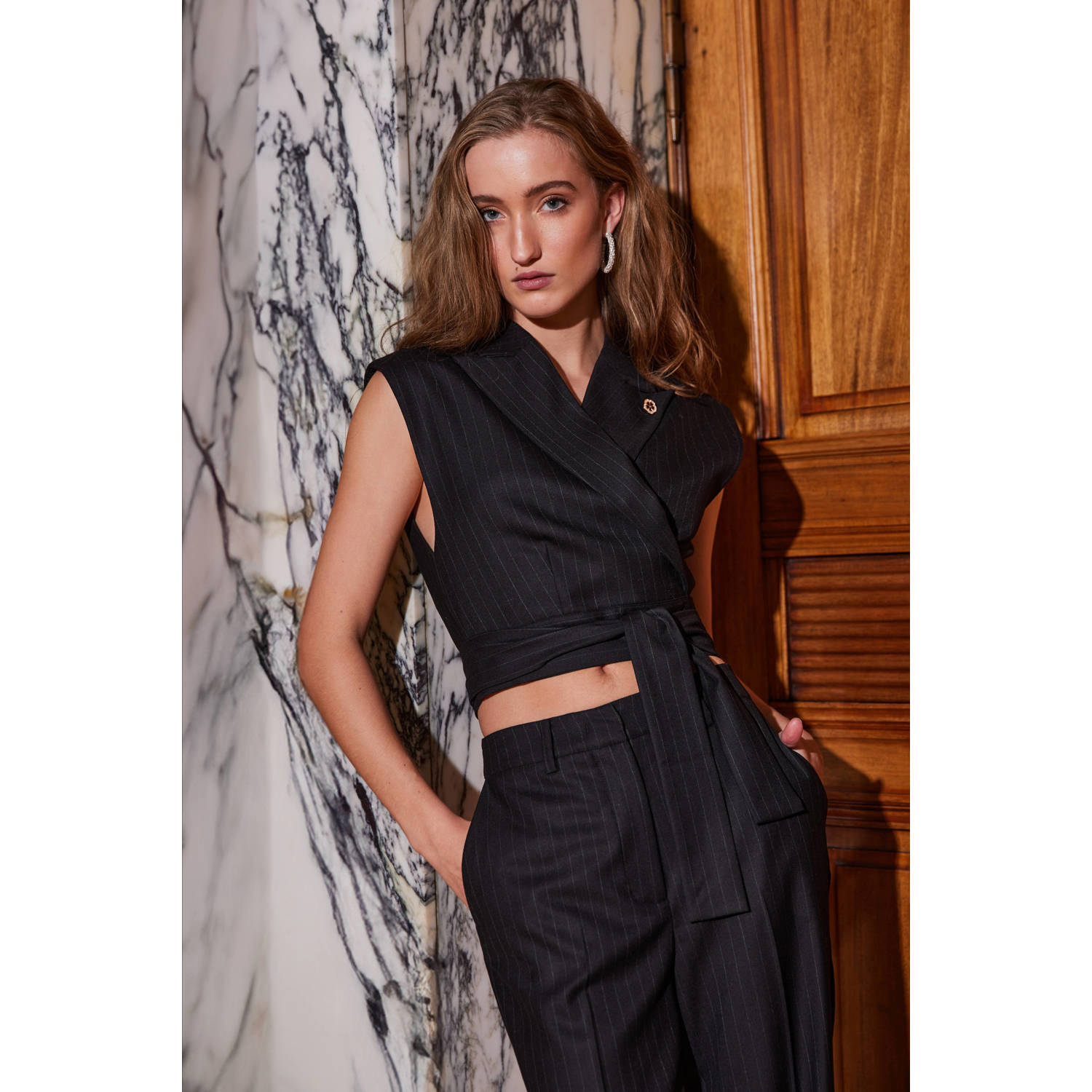 Bruuns Bazaar cropped gilet met krijtstreep zwart