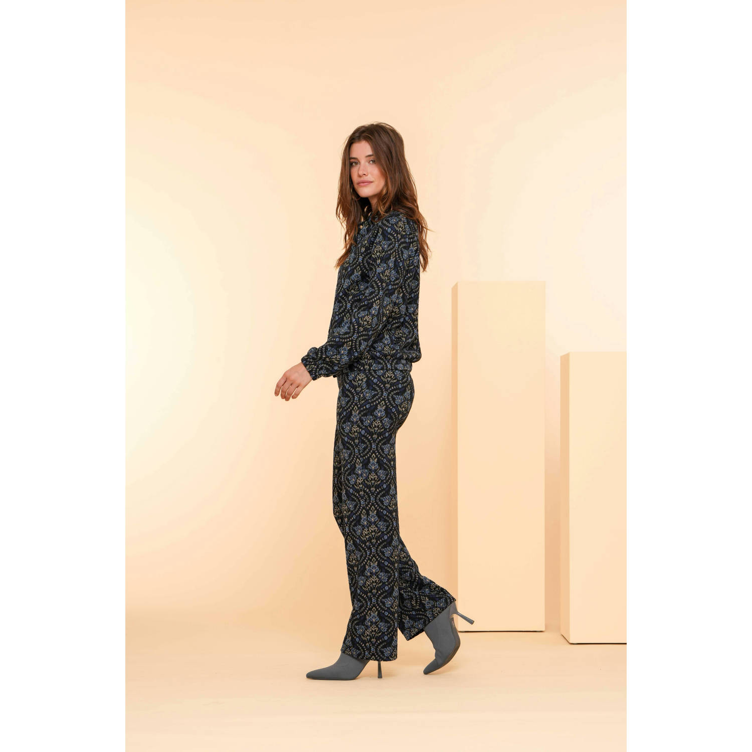 Geisha straight fit broek met all over print zwart blauw