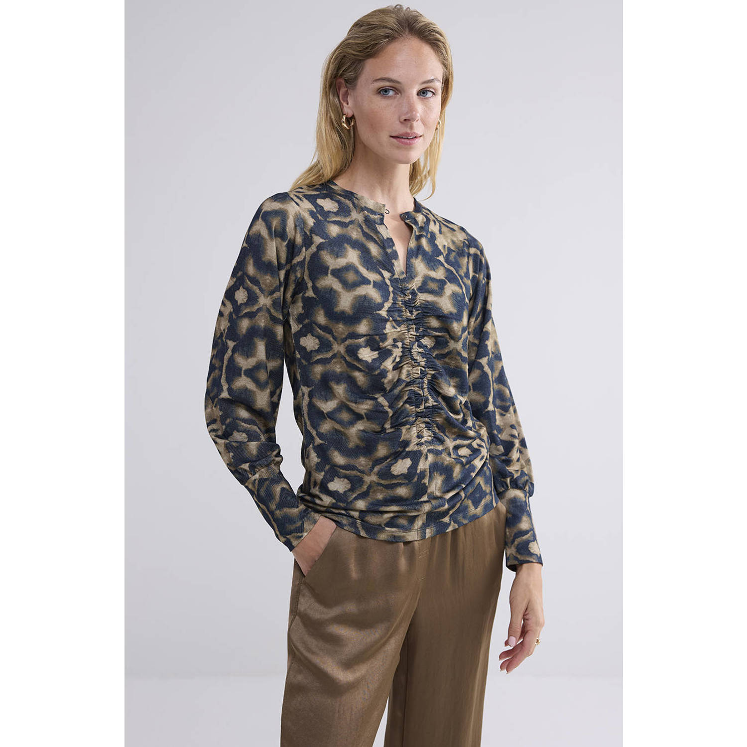 Summum blouse met all over print en plooien donkerblauw bruin