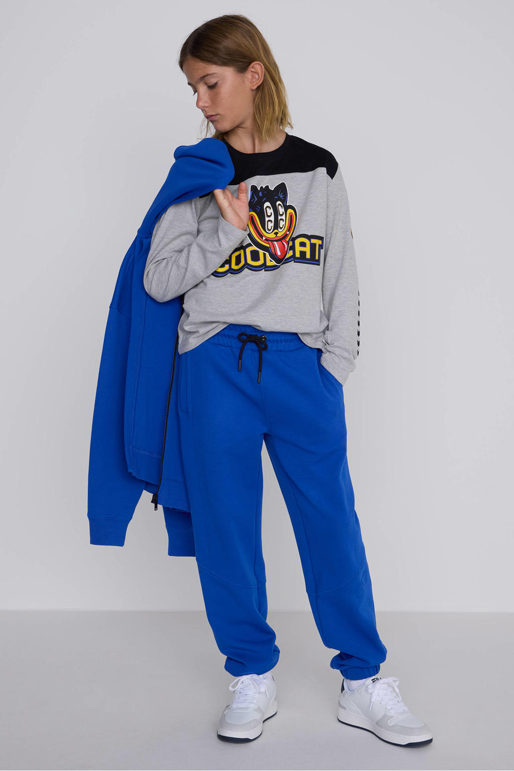 Blauwe jongens en meisjes Coolcat unisex joggingbroek Sam Blauw van katoen met elastische tailleband met koord en printopdruk