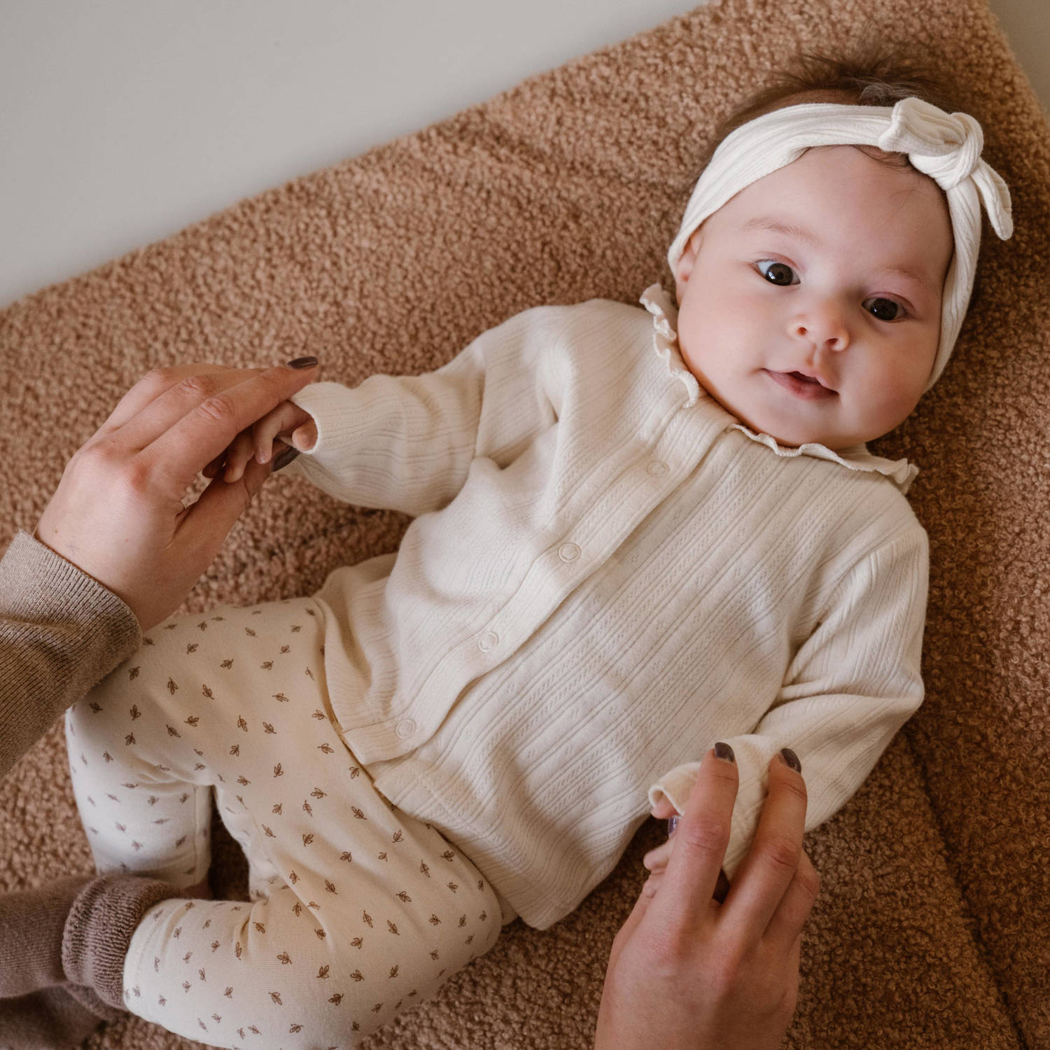 Dirkje baby broek met all over print offwhite bruin