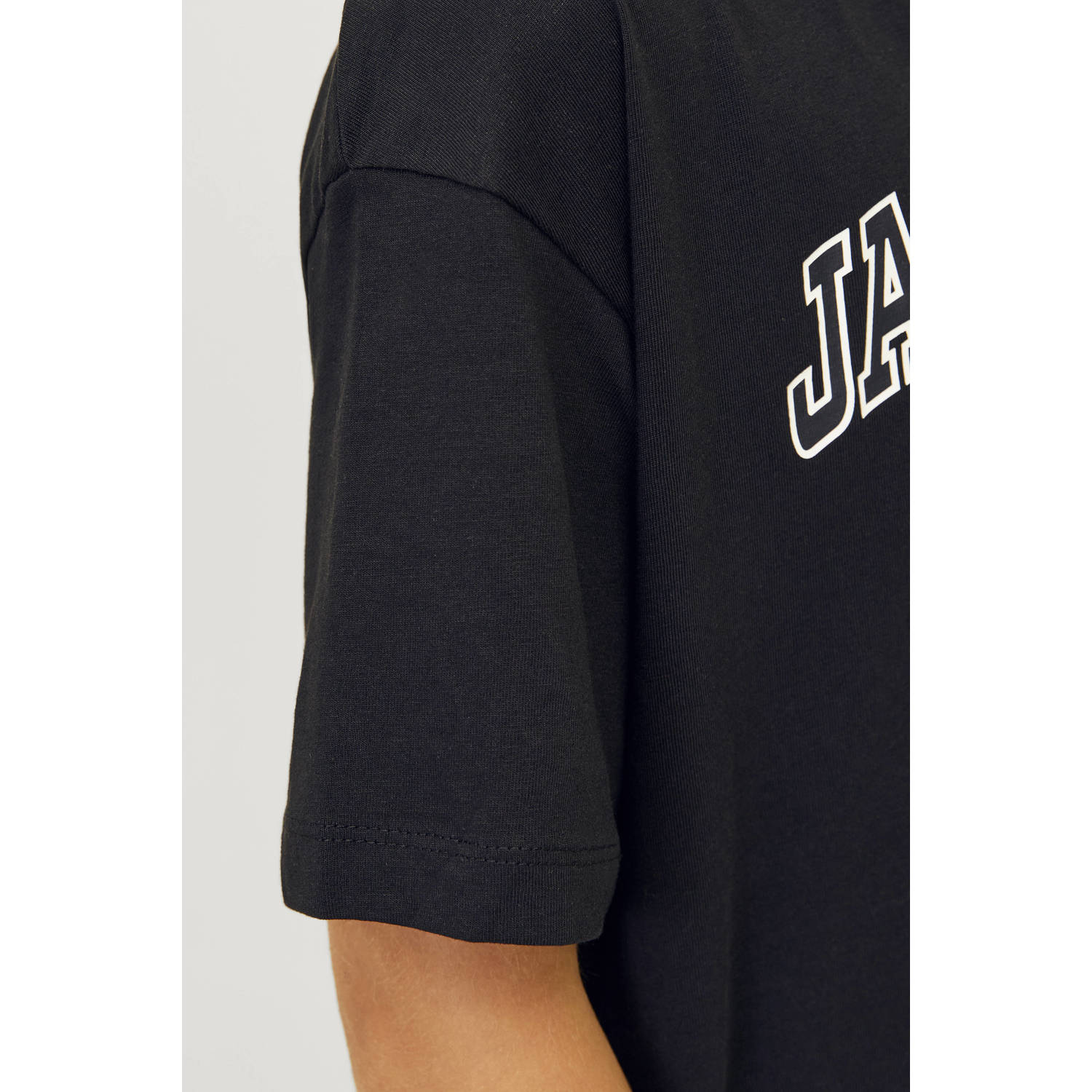 JACK & JONES JUNIOR T-shirt JJECALEB VARSITY met logo zwart