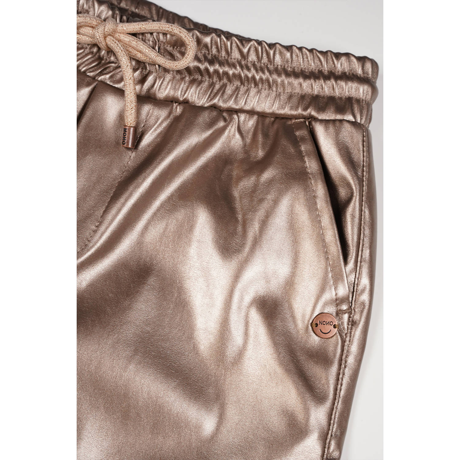 NONO imitatieleren bootcut broek Suna zand metallic